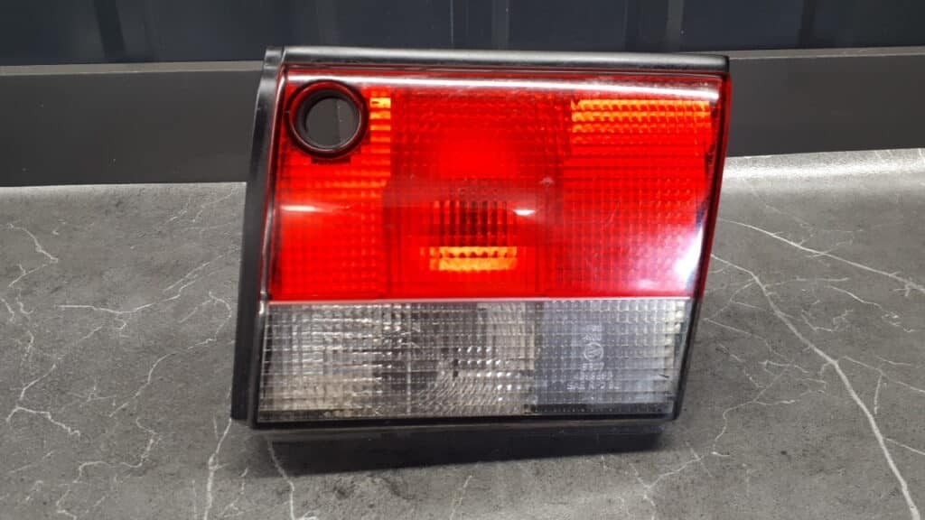 4398582 lampa klapy prawy tył Saab 900