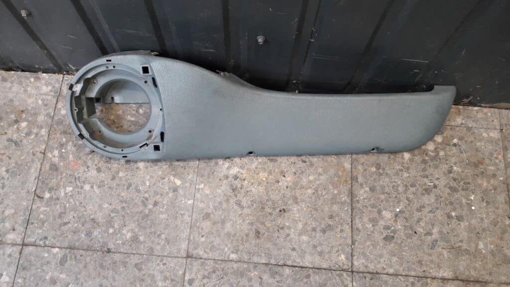 7700846711 boczek prawy przód renault megane I
