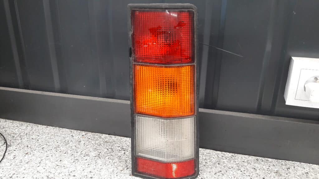 lampa prawa renault rapid f40 86r