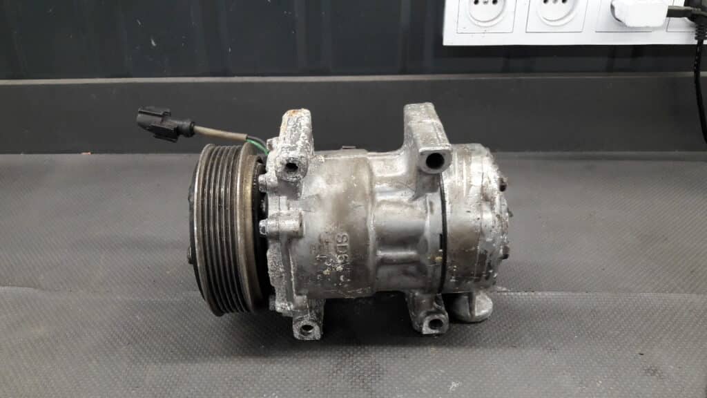 2S6119D629AD Kompresor klimatyzacji Ford Fiesta MK6