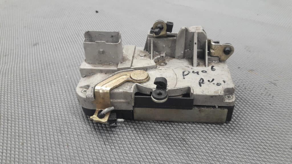 40600R Zamek prawy przod peugeot 9 PIN