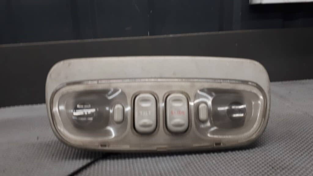 1158-231 oswietlenie kabiny Mazda Xedos 6
