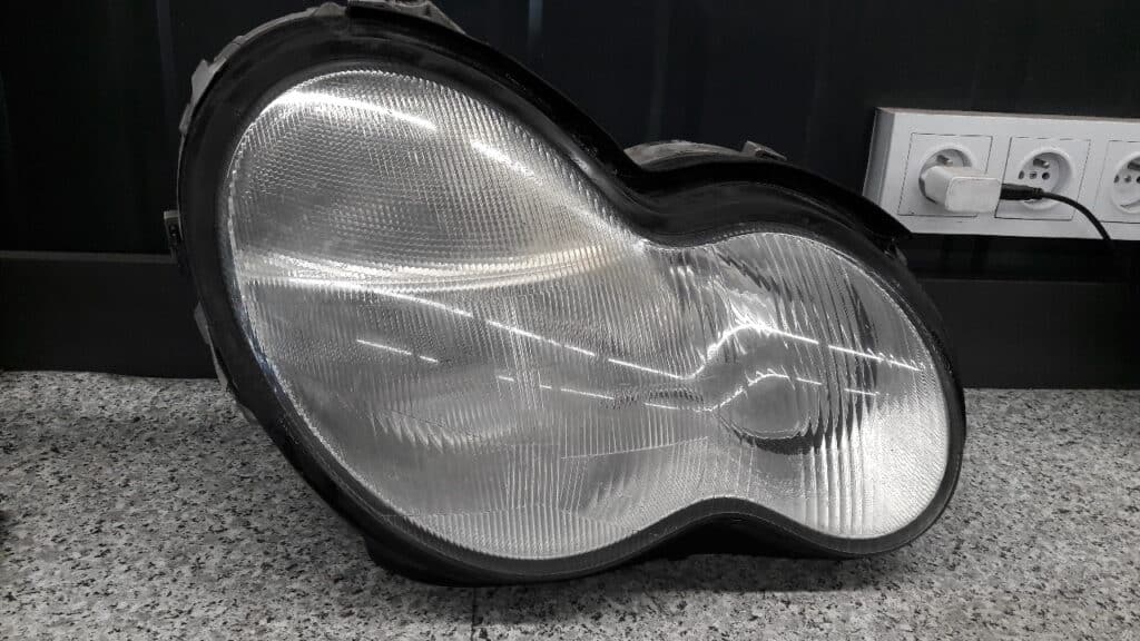 0301166272 lampa prawy przód xenon mercedes W203