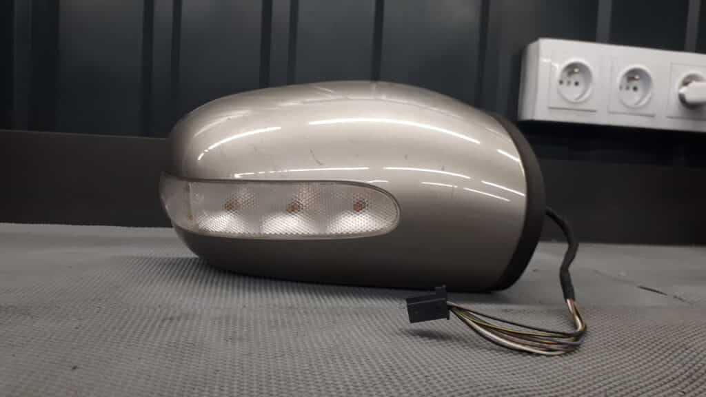 lusterko prawe Merceds w203 7pin kolor 723