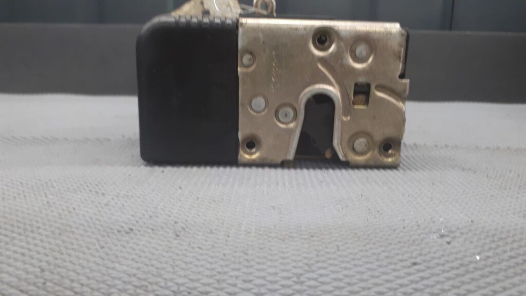 zamek drzwi prawy przod PEUGEOT EXPERT 01R 6PIN
