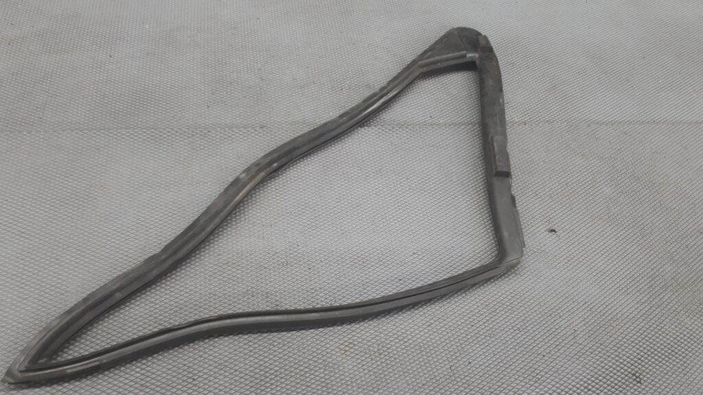 uszczelka szyby lewy przod mazda MX5