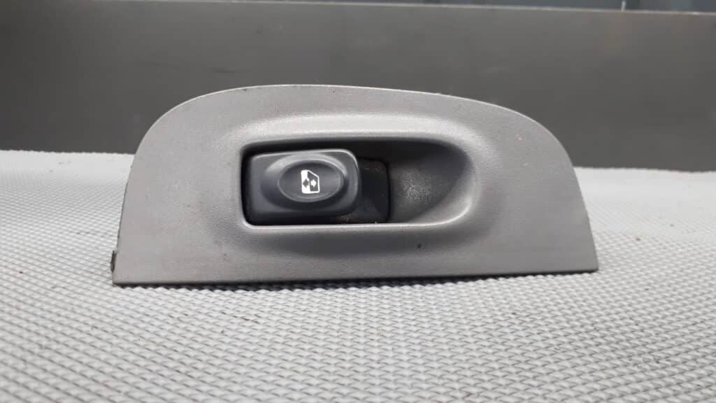 Przelacznik Szyby Prawy Przod Megane I Lift Sedan