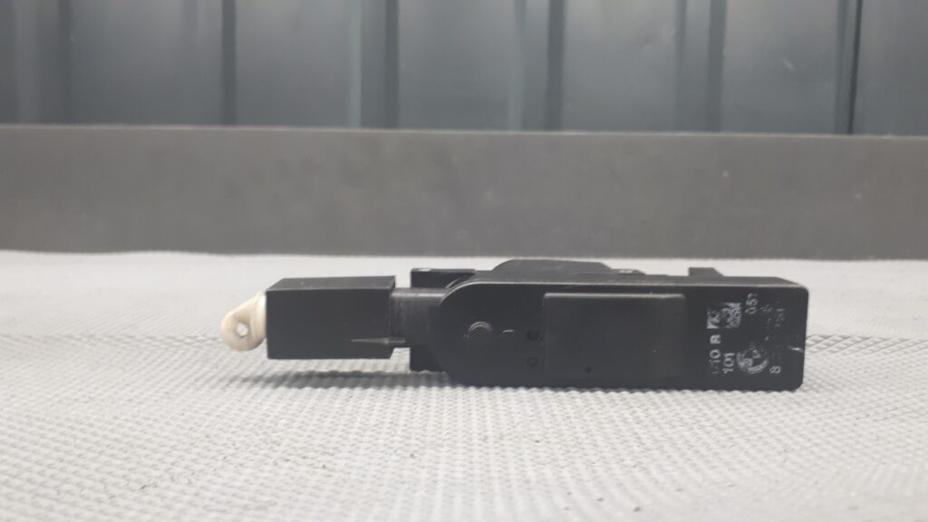 8350181 zamek klapy bagaznika bmw E24 E32 E34