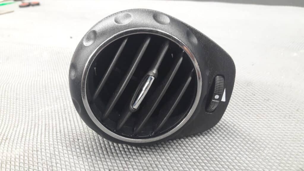 kratka nawiewu przód alfa romeo 147 5D