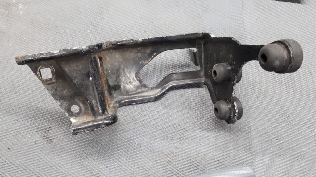 1J0614335 mocowanie pompy abs vw golf IV 98r