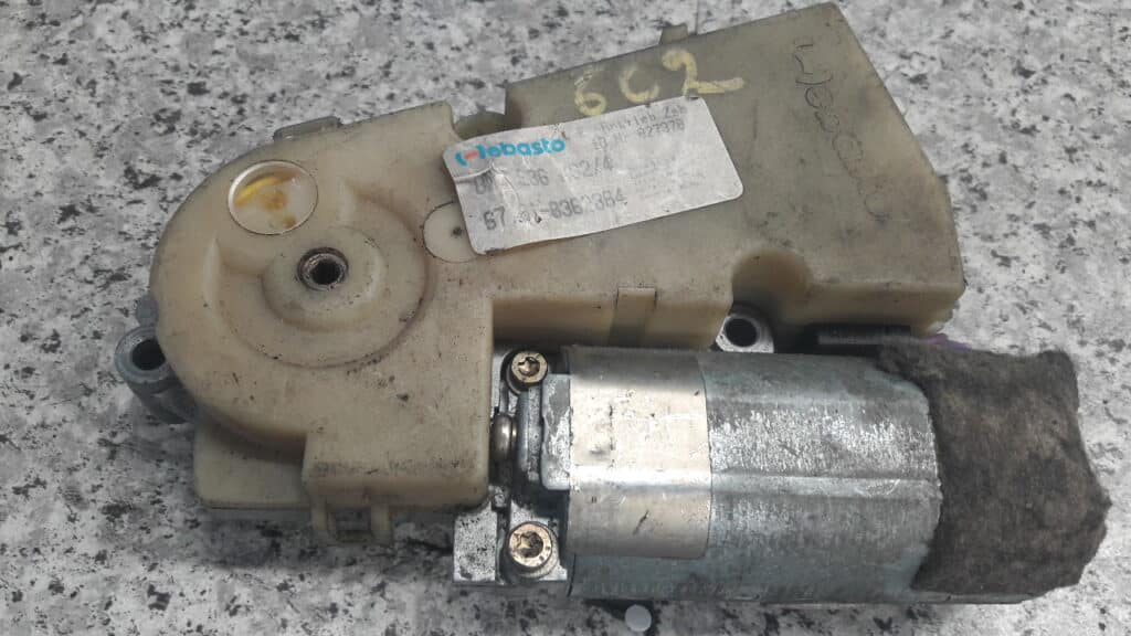 8362364 silniczek szyberdachu bmw e36