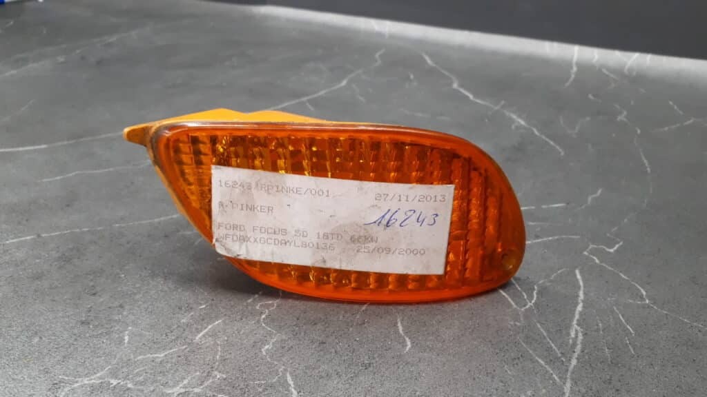 XS4X-13368-A kierunkowskaz prawy przod ford focus mk1