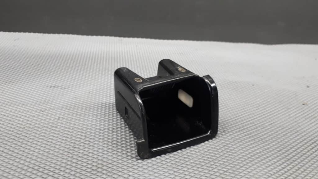 1688100133 Popielniczka Mercedes W168 02r
