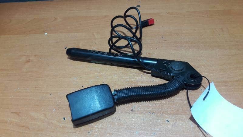 98ABA61209BE napinacz pasa lewy przód focus mk1