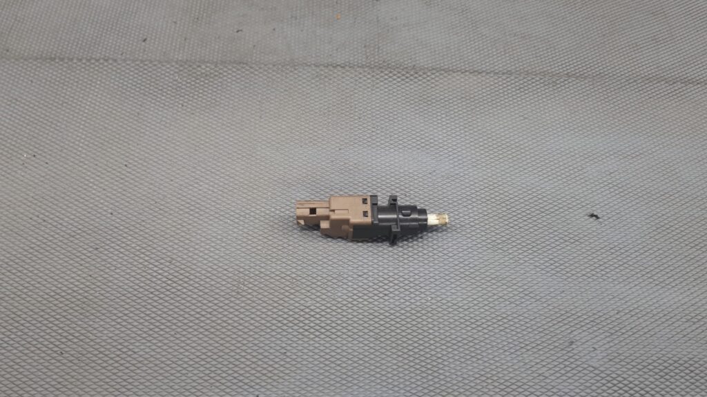 46840511 czujnik start stop alfa romeo 147