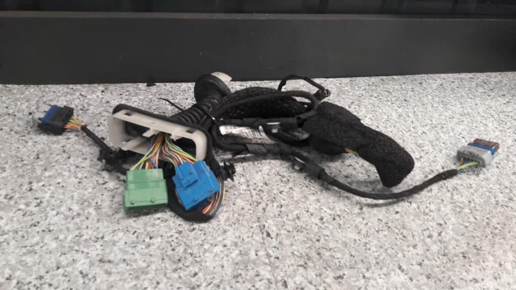 9664590880 wiązka lewa drzwi peugeot 308 t7 3d