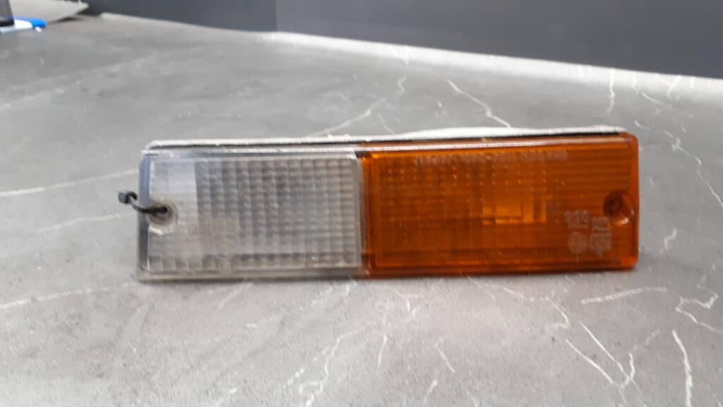 1124-239 kierunkowskaz lewy mitsubishi lancer III