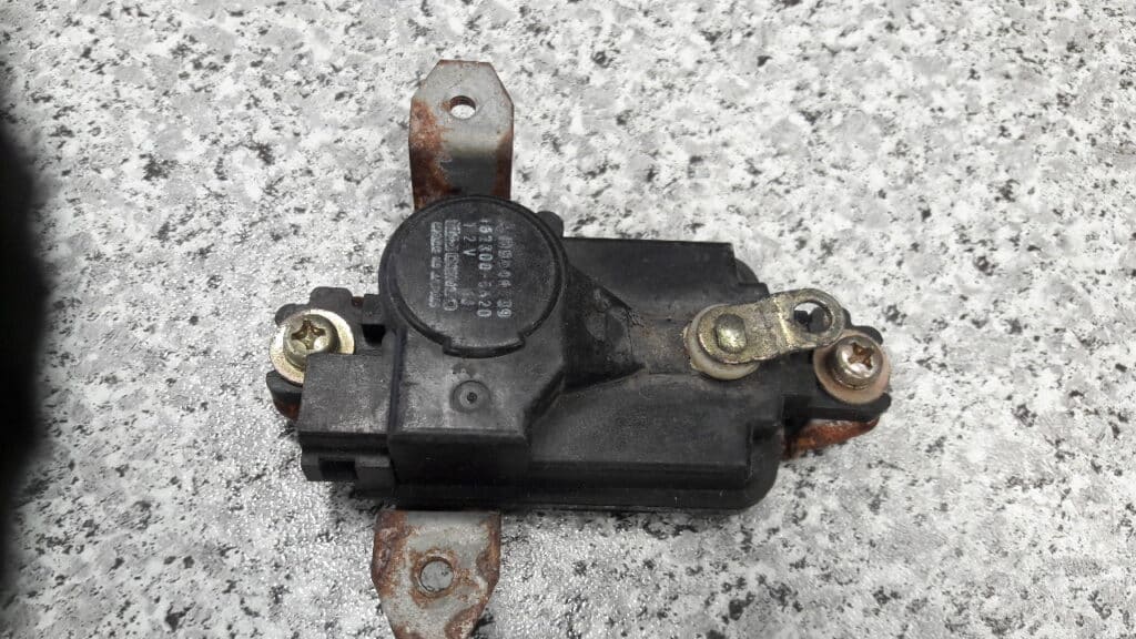 152800-5620 silownik  zamka lewy przod mitsubishi lancer IV