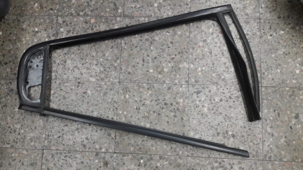 uszczelka szyby prawy tyl alfa romeo 147