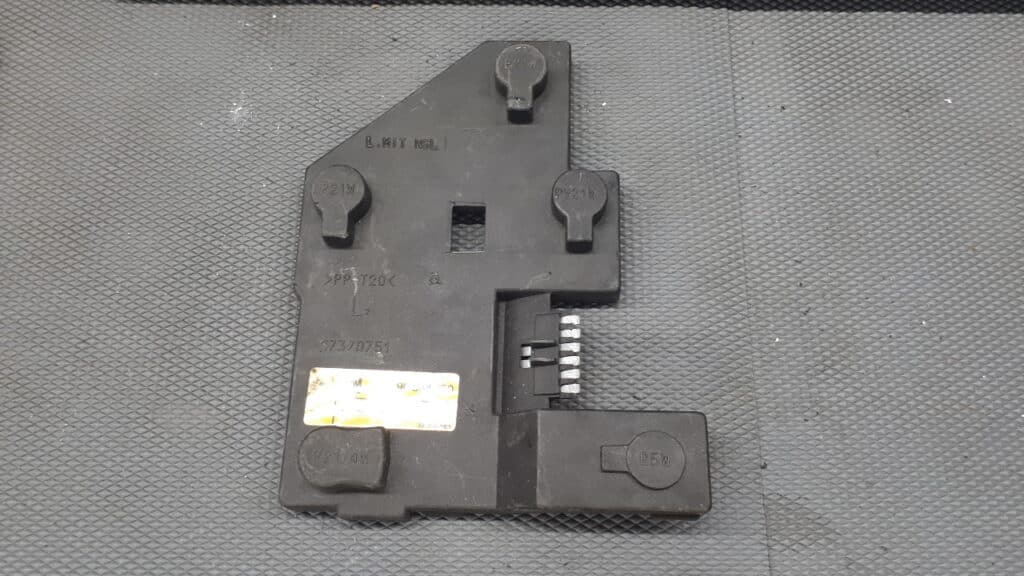 90568050 wklad lampy lewy tyl Opel Vectra B