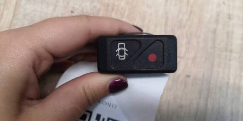 PRZELACZNIK BLOKADY DRZWI RENAULT CLIO I