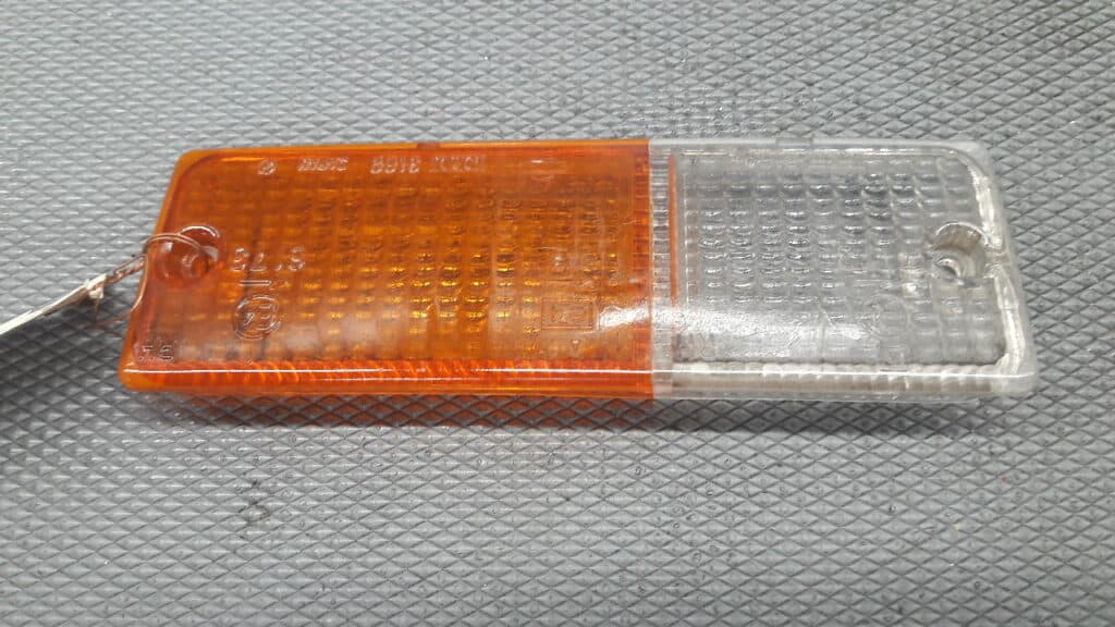 klosz kierunkowskazu lewy mitubishi colt II 1986R