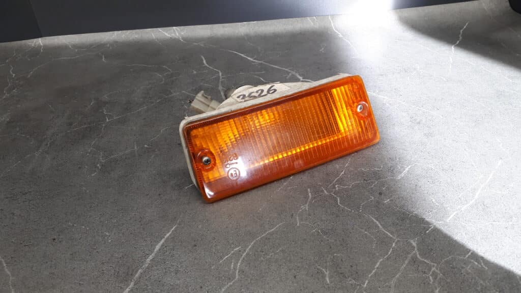 IKI 3182 Kierunkowskaz lewy nissan sunny b11 85r