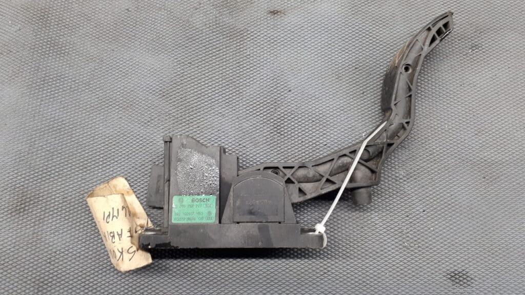 6Q2721503G pedal gazu skoda fabia 1.4 2002r