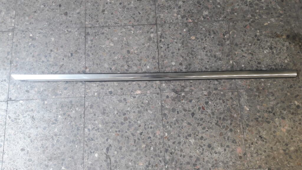 a2137200224 listwa zgarniająca przód w213