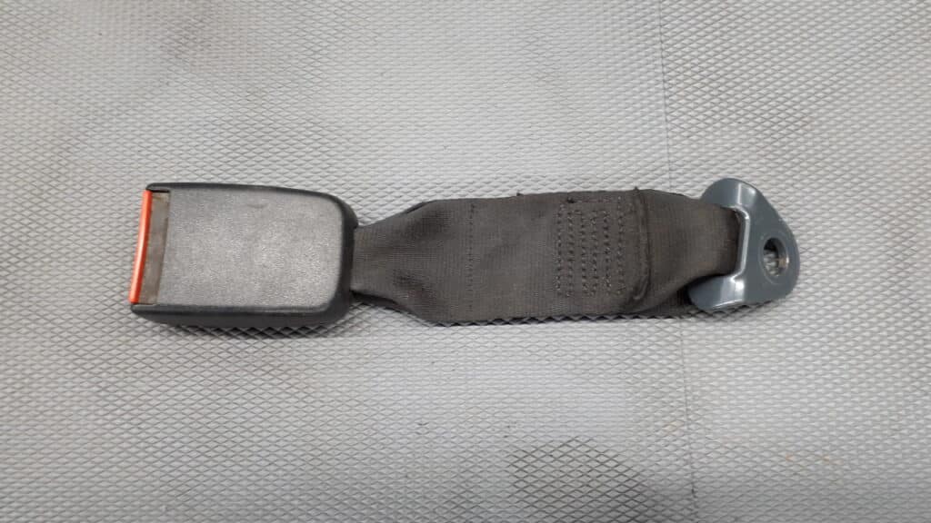 EA03012 zapinka pasa citroen saxo mk2