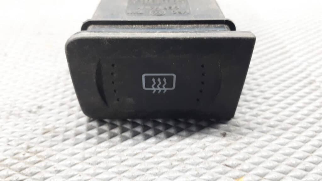 1J0953235J wlacznik awaryjnych VW Golf IV
