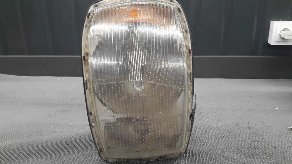 reflektor prawy mercedes w114
