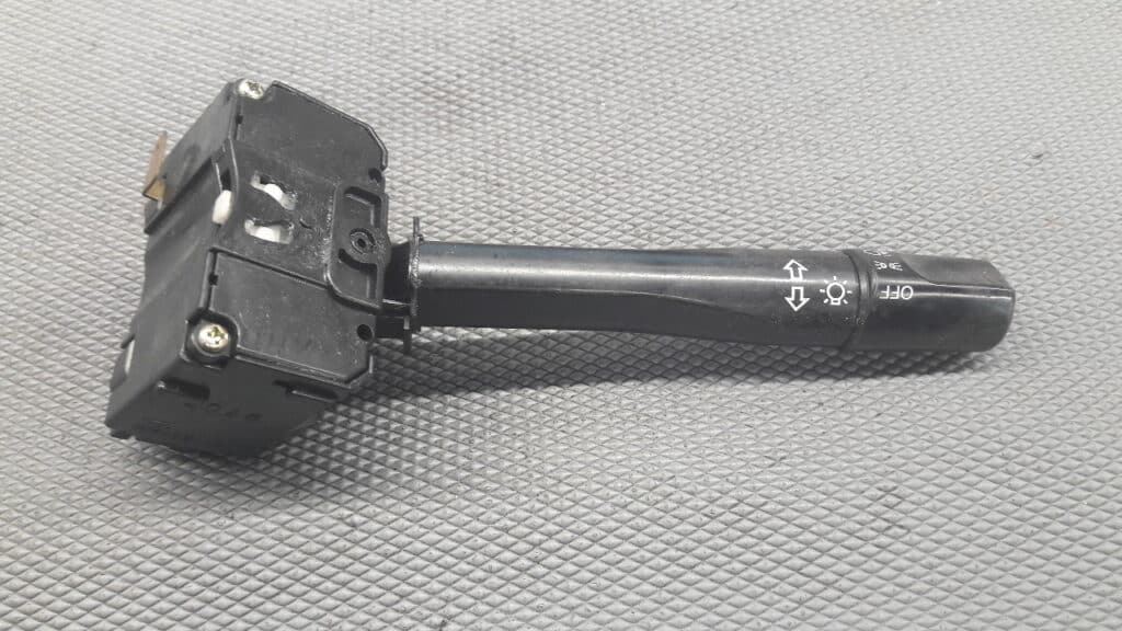 M15884 Przelacznik kierunkowskazow Honda CRV