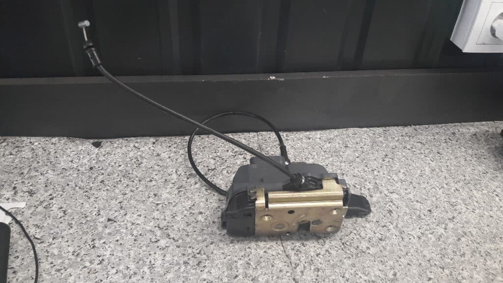 zamek drzwi prawy tyl renault megane 6pin