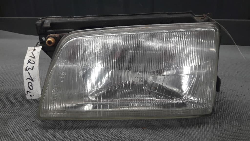 03805748 reflektor lewy opel kadett e carello