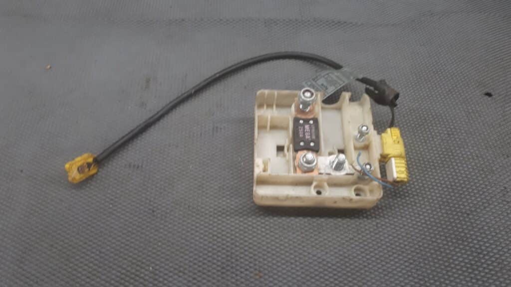 8387551 bezpiecznik akumulatora bmw e46 2.0D 04r