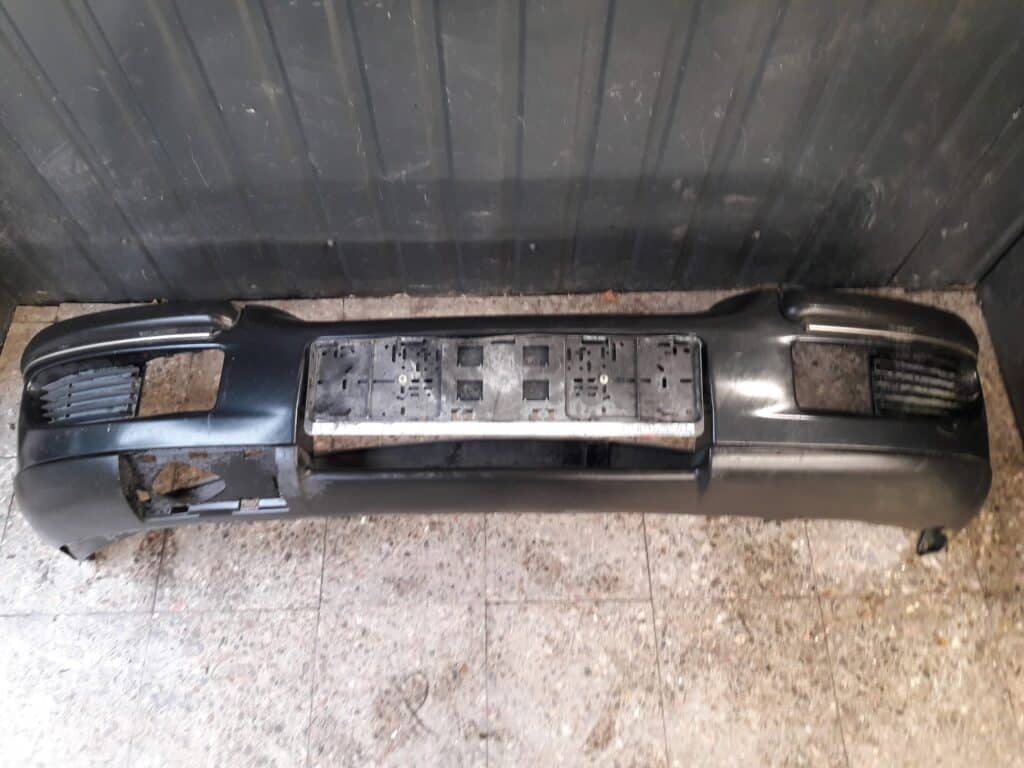 90458162 zderzak przód opel omega b czarny