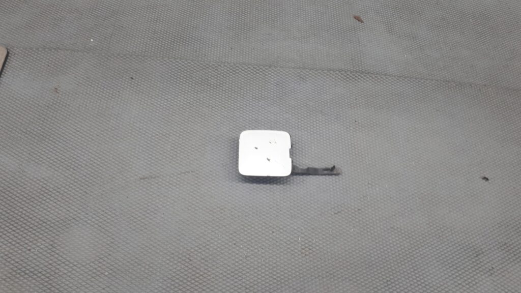 G000008687 zaslepka zderzaka haka renault laguna II