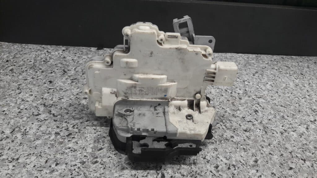 8e0839016ab zamek prawy tył audi a4 b6 b7 7pin