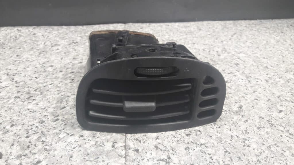 94027121 kratka nawiewu lewa citroen saxo