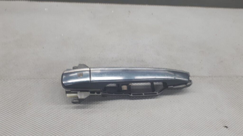 klamka  drzwi prawy przod mercedes W210