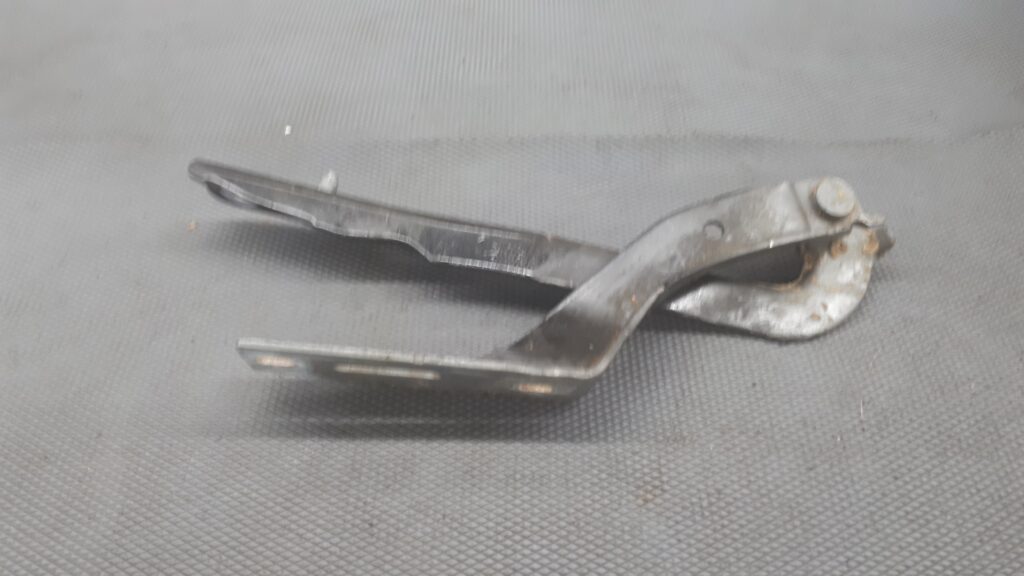 9636473580 zawias maski lewy peugeot 307