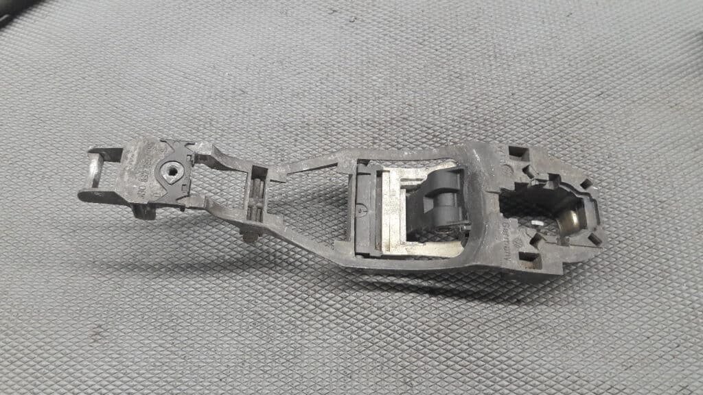 3b0837885 stelarz klamki prawy przod seat leon