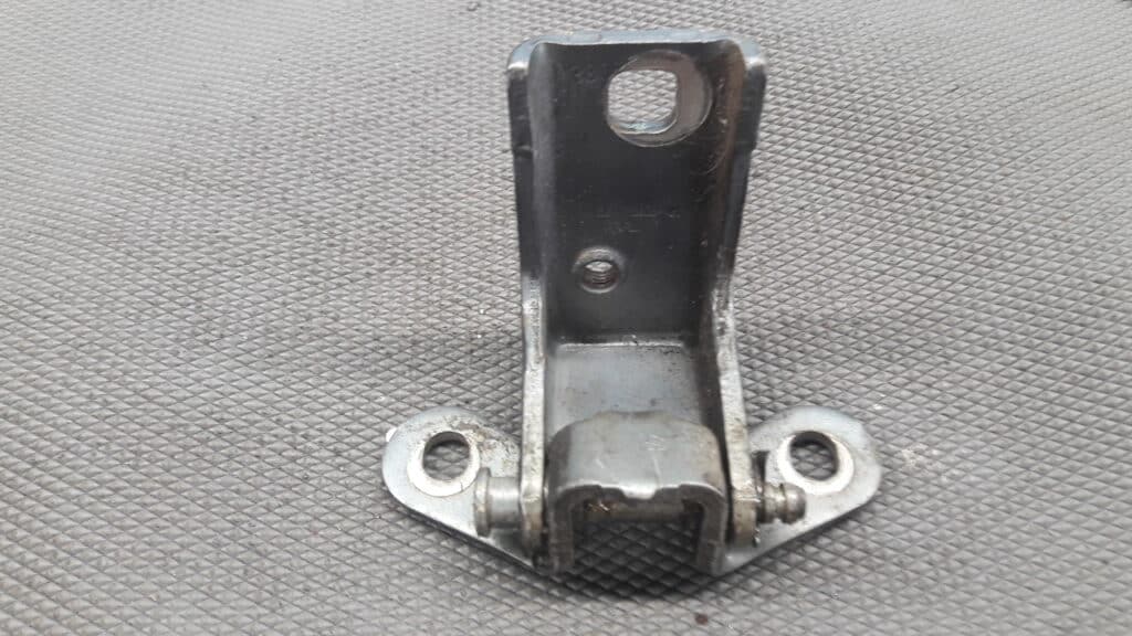 93-f26806-ak zawias dolny prawy tyl mondeo mk2