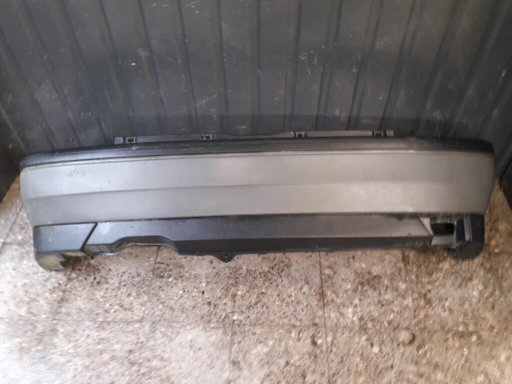 1h6807417b zderzak tyl vw golf III czarny