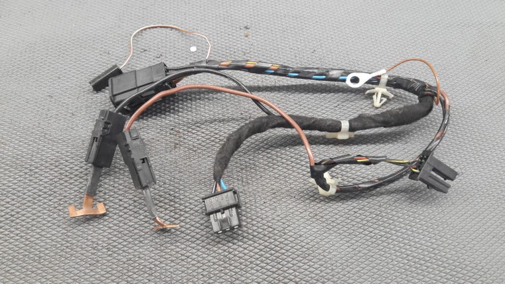 instalacja klapy bagaznika opel corsa c