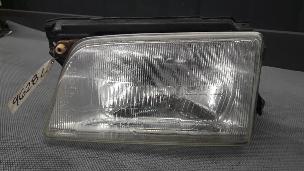 90181002 reflektor lewy OPEL KADETT E 88r