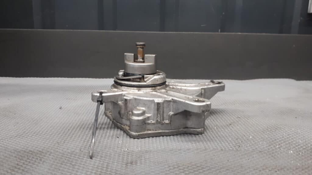 10011156 pompa vacum Toyota Avensis 10r