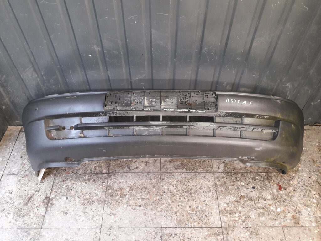 90380337 zderzak prżód opel astra F czarny