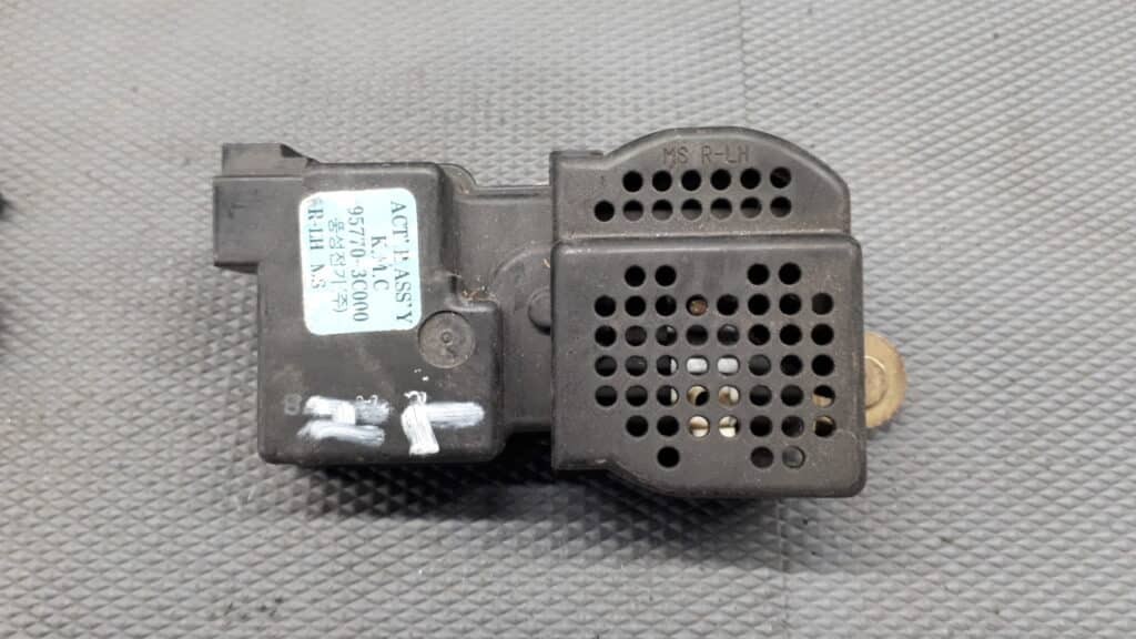 95770-3c000 silownik zamka lewy tyl kia magentis